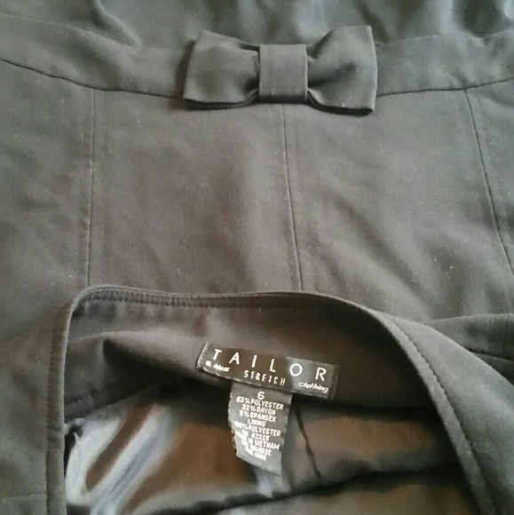 🚫SOLD🚫Black Skirt with Ruffle Trim & Back Bow - Picture 3 of 6